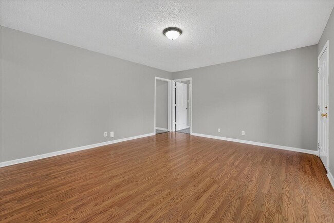 Building Photo - Pet Friendly Three Bedroom!