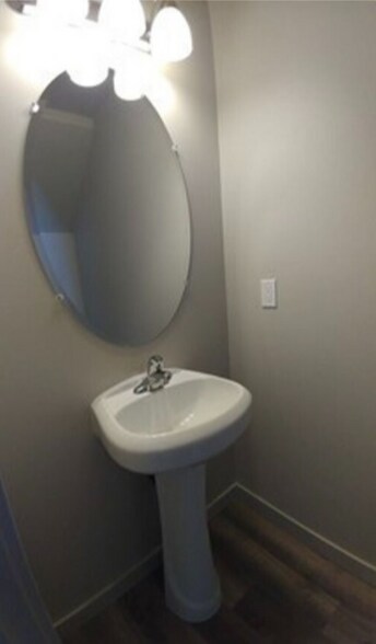 Building Photo - 5723 W Albany Pl