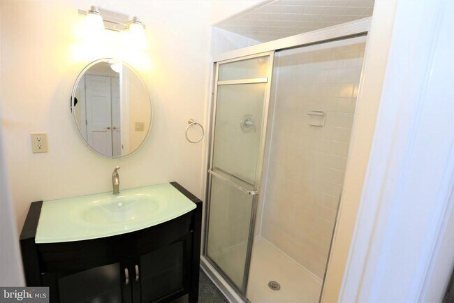 Building Photo - 9705 Fernwood Rd