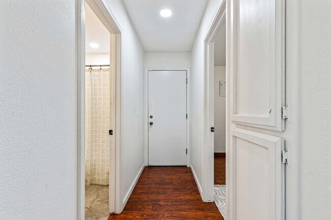 Building Photo - 3 bedroom home for RENT in Turlock - 4403 ...