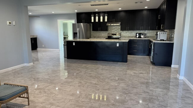 Building Photo - 6843 E Loma Land Dr