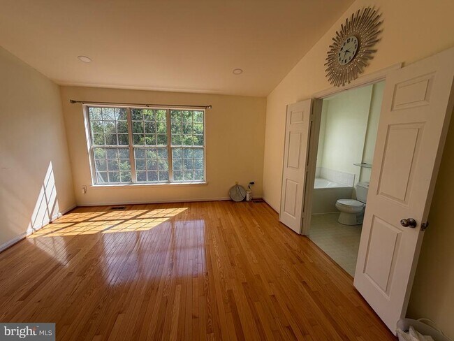Building Photo - 1835 Staley Manor Dr