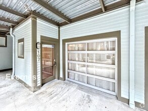 Building Photo - Modern 1-Bedroom Condo with Prime Location...