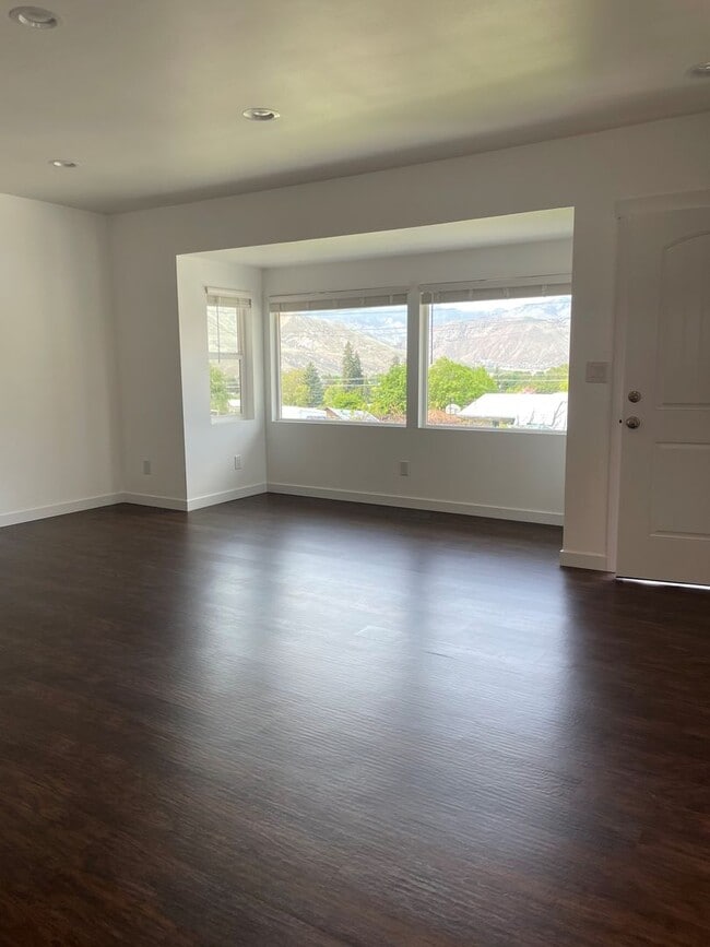 Building Photo - Now renting 2 bedroom