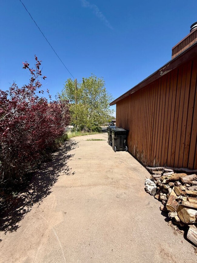 Building Photo - Pet-friendly 4-BR Home in Cedar City with Large Yard