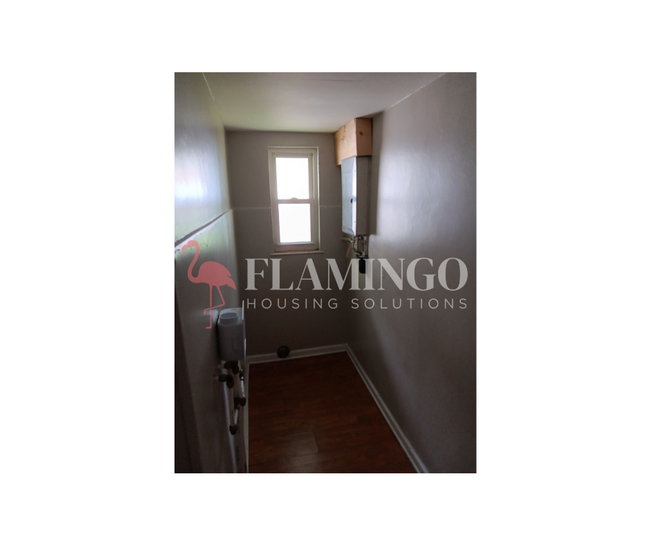 Building Photo - Comfortable 2-Bedroom Home with Garage & S...