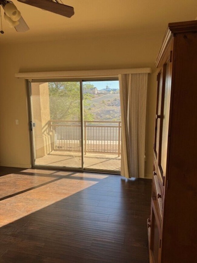 Building Photo - Condo in Gated Community!