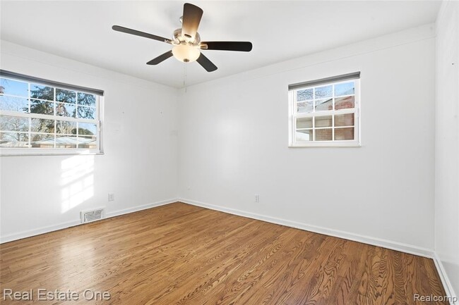 Building Photo - 6341 N Charlesworth St