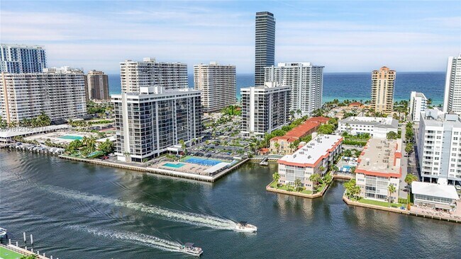 Building Photo - 2049 S Ocean Dr