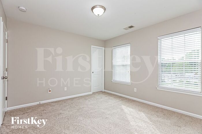 Building Photo - 1619 Eastway Dr