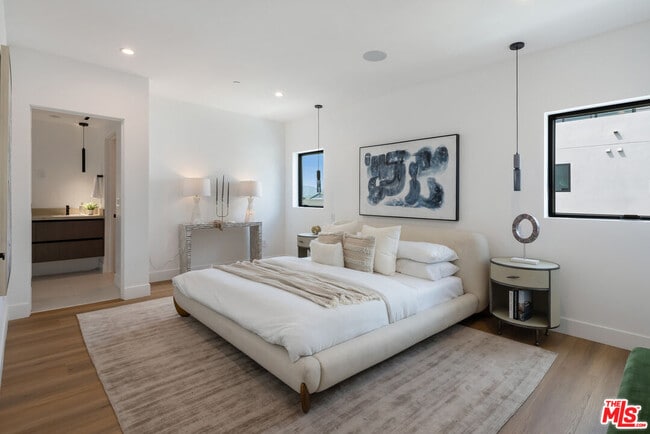 Building Photo - 1247 1/2 W Bellevue Ave