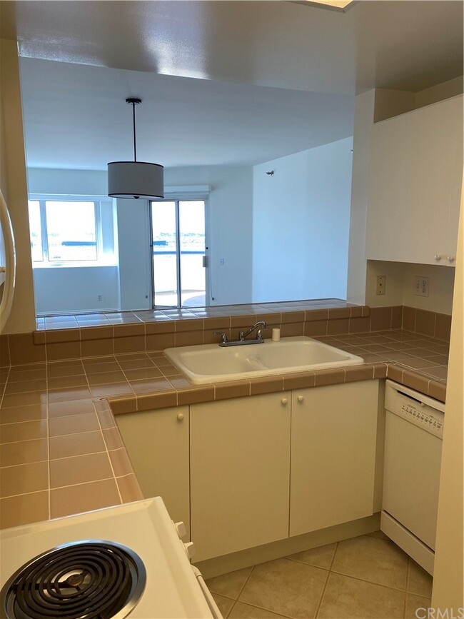 Building Photo - 525 E Seaside Way