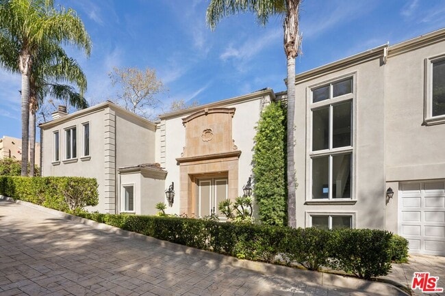 Building Photo - 14435 Mulholland Dr