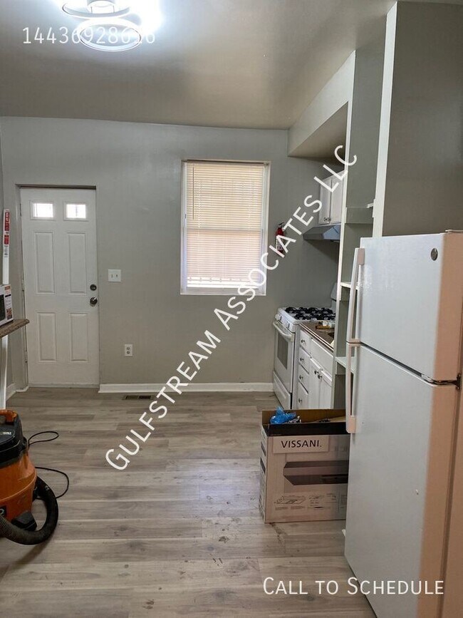 Building Photo - 521 N Curley St