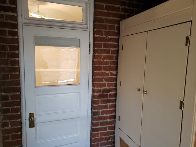 Building Photo - 123 E Exposition Ave