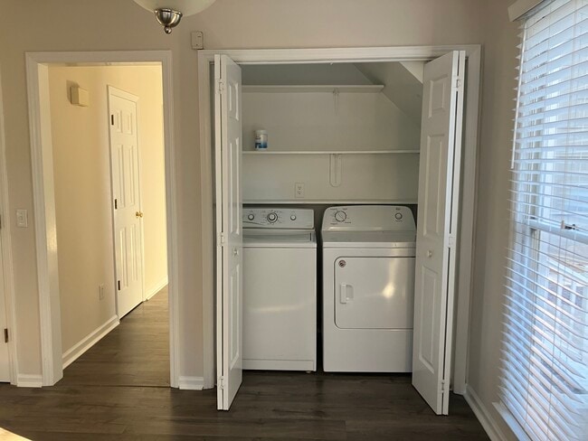 Building Photo - 3008 Isabella Dr