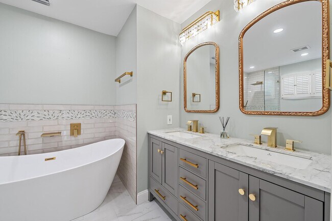 Building Photo - 1260 SW 25th Ln