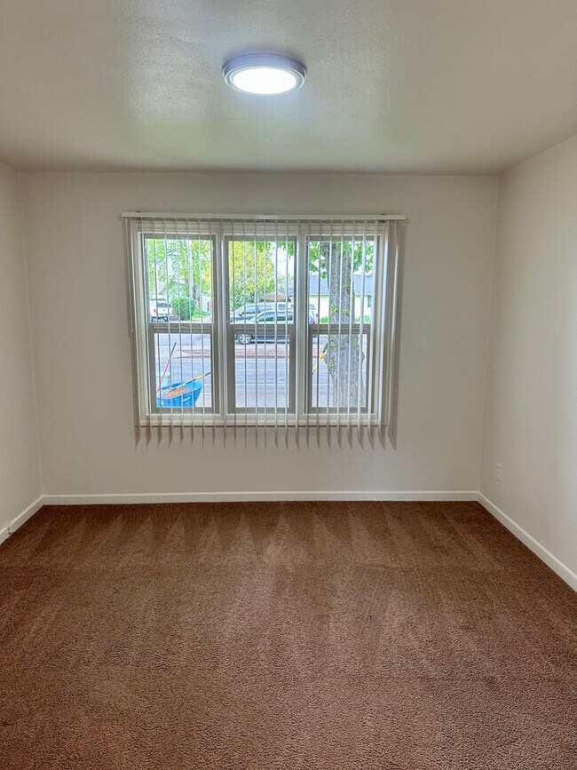 Building Photo - 1/2 Off 2nd Month's Rent