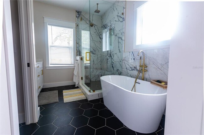 Building Photo - 507 E Paris St