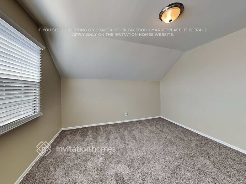Building Photo - 12807 Woodridge Ave