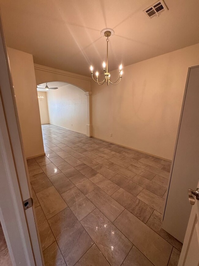 Building Photo - $500 off first months rent, Gorgeous Townh...