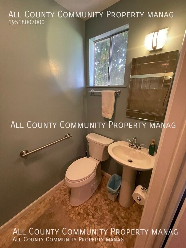 Building Photo - 16334 Lawnwood St