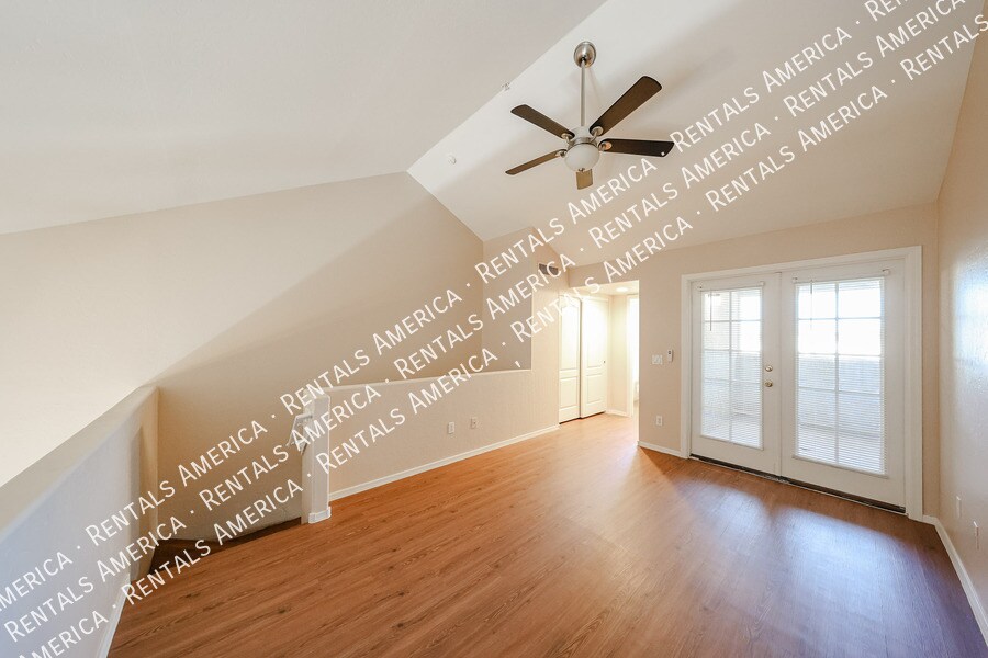 Building Photo - 3716 E University Dr