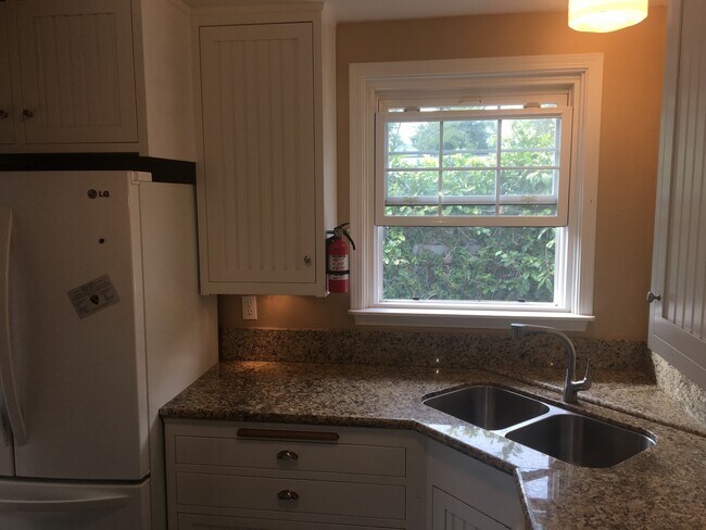 Building Photo - Nautical Coronado Home