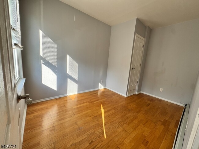 Building Photo - 114 W 17th St