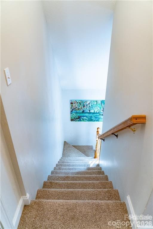 Building Photo - 40 Crestwood Dr