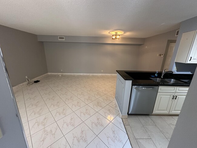 Building Photo - 14905 Wedgefield Dr