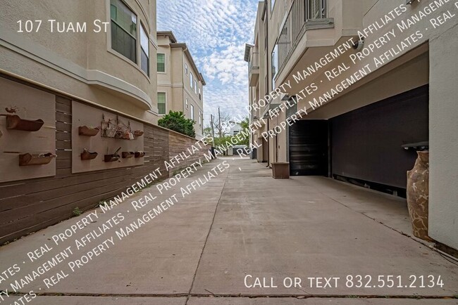 Building Photo - 107 Tuam St