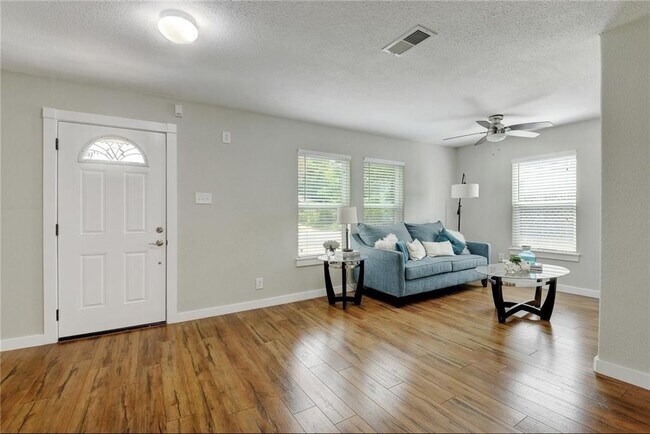 Building Photo - 503 W Grady Dr