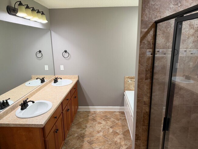 Building Photo - 212 Autumn Ridge Ct