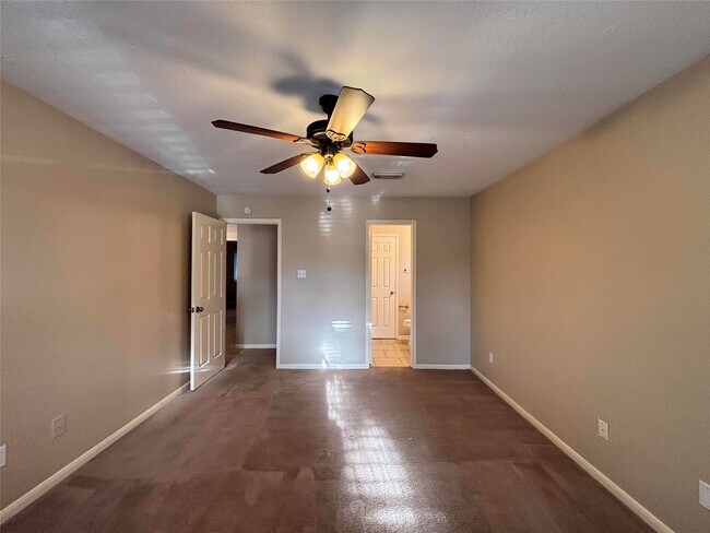 Building Photo - 8019 Carmel Cir