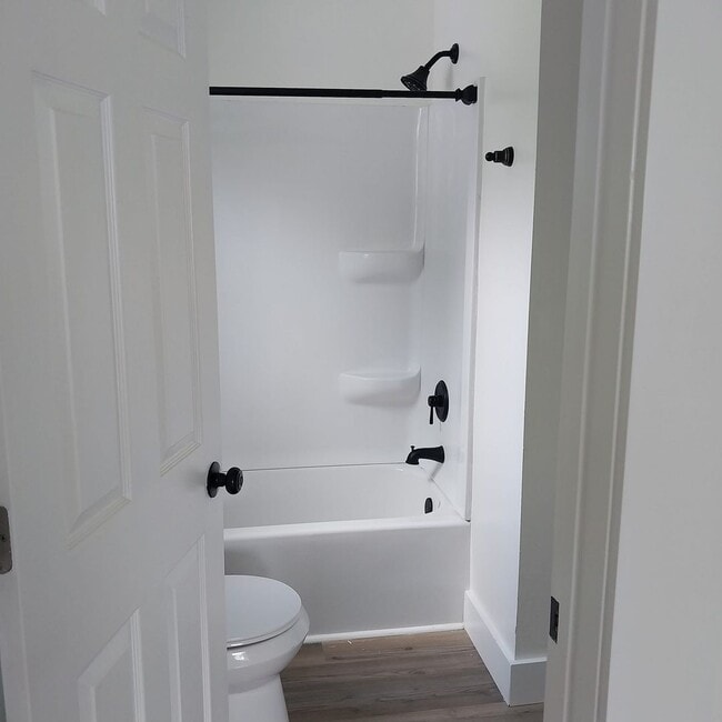 Building Photo - Cottage Style Dollhouse with $300/mo utility allowance!