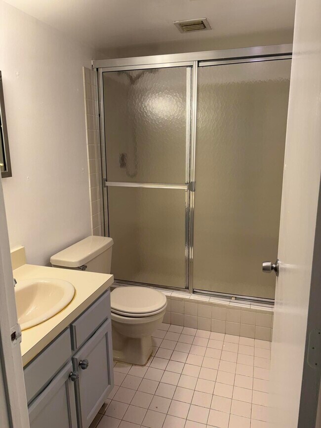 Building Photo - 9845 Pineapple Tree Dr