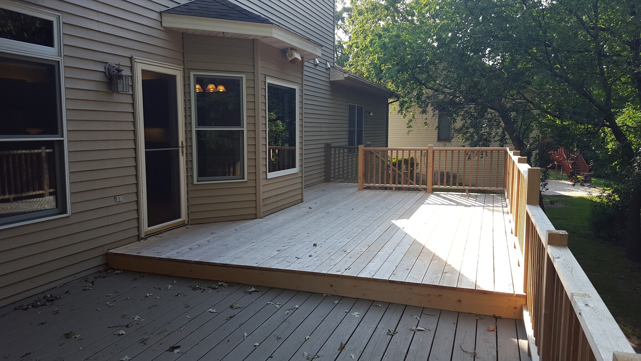 Deck - 2007 Glendale Hills Dr NE