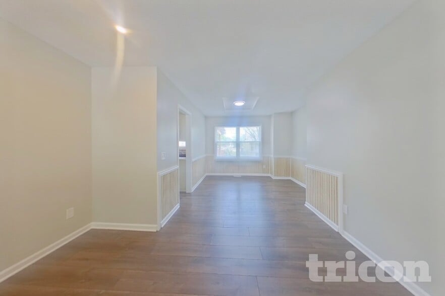 Building Photo - 1404 S Montebello Ln
