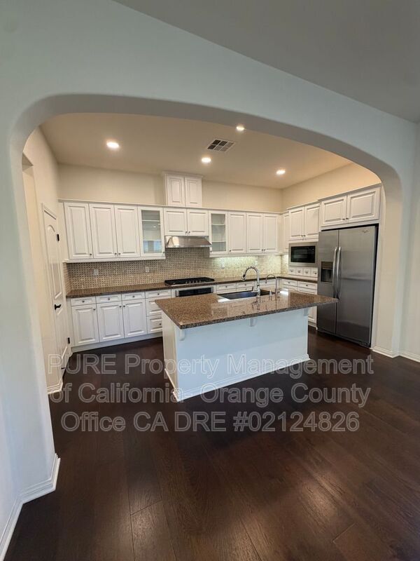 Building Photo - 15 Galan St