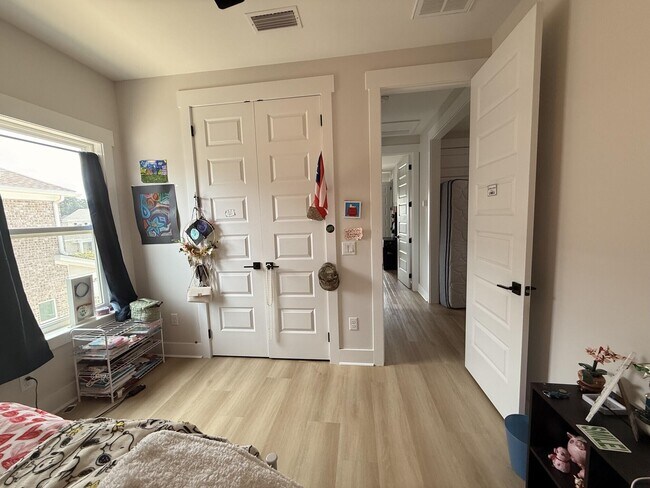 Building Photo - 206 Red Deer Run
