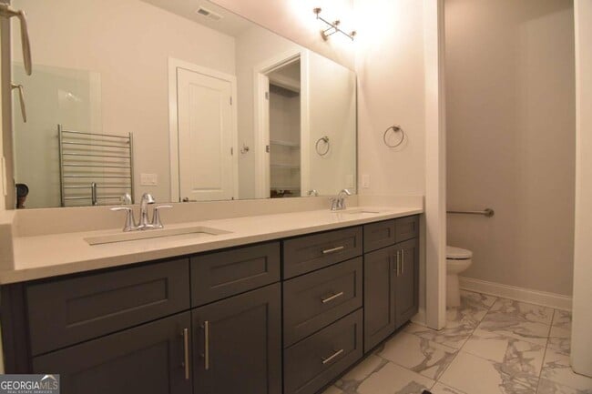 Building Photo - 137 Pearl St