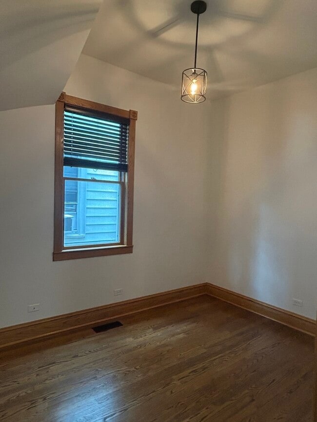 Building Photo - 1926 W Warner Ave