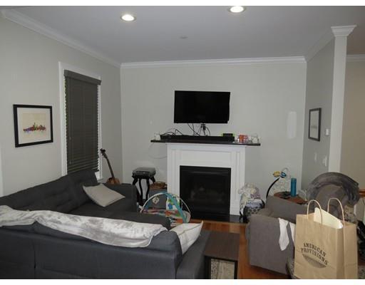 Building Photo - 208 I St