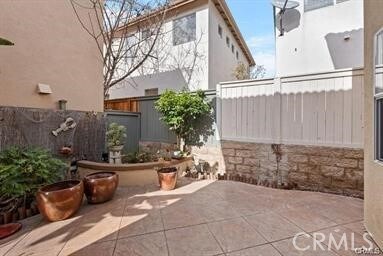 Building Photo - 27 Via Carisma