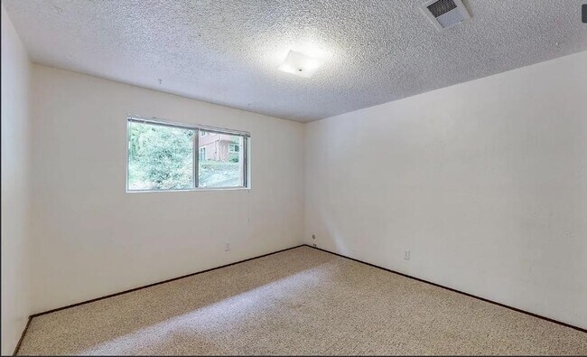 Building Photo - 948 Shirley Blvd