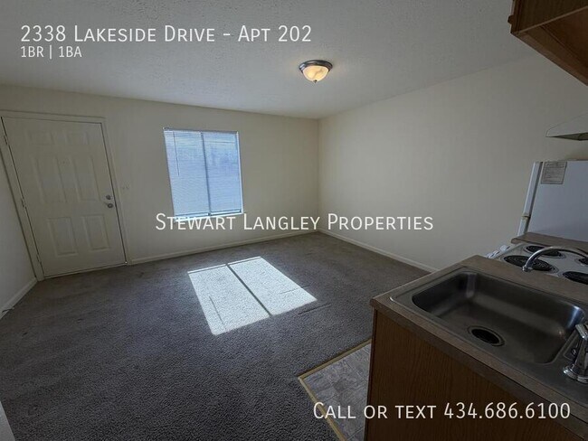 Building Photo - 2338 Lakeside Dr