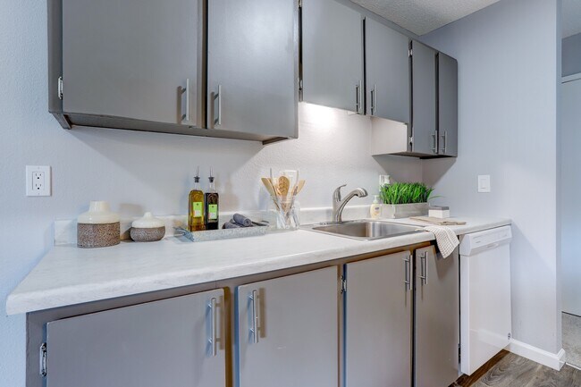 Building Photo - Meadow Park East Apartments