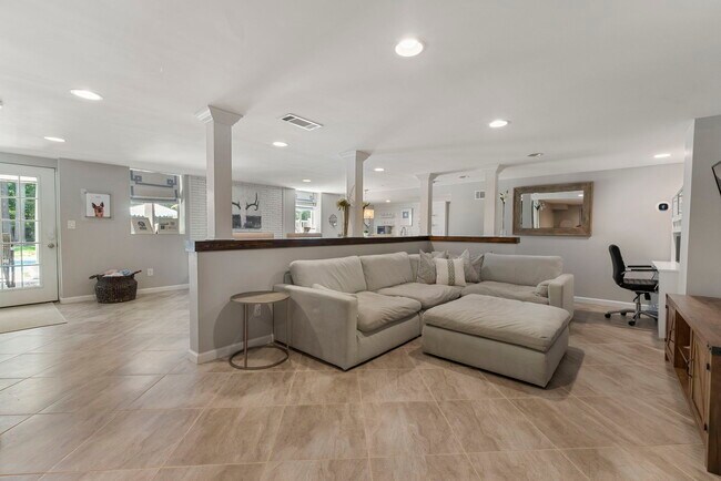 Building Photo - 4470 Chatworth Ct NE
