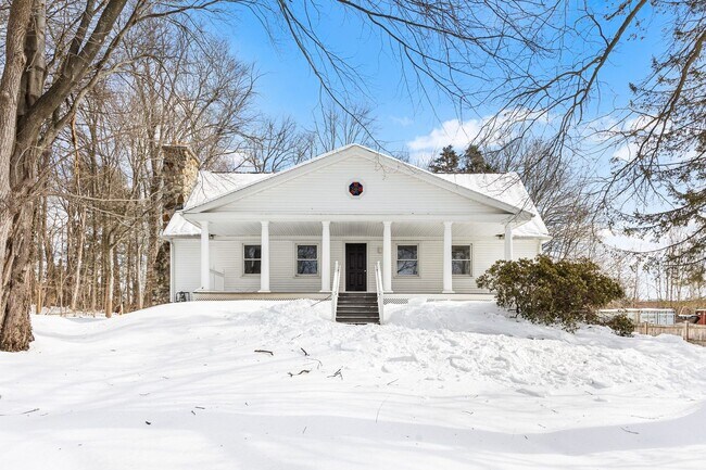 Building Photo - 17 N Maple St